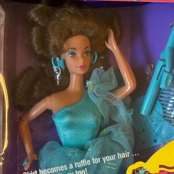 Rare vintage style Magic Whitney Barbie with Blue Outfit and assessories!!! - Picture 6 of 6